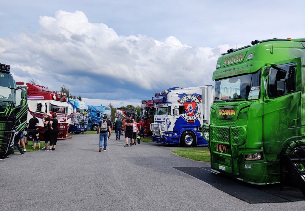 SKAL_Kuljetusyrittäja_Viisi vinkkiä Suomen kesaan_Powertruck show