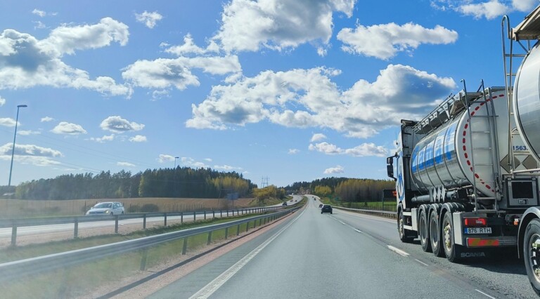 SKAL ry_Kuljetusyrittaja 3 2025_Tasta puhutaan_Suomen kesa numeroina