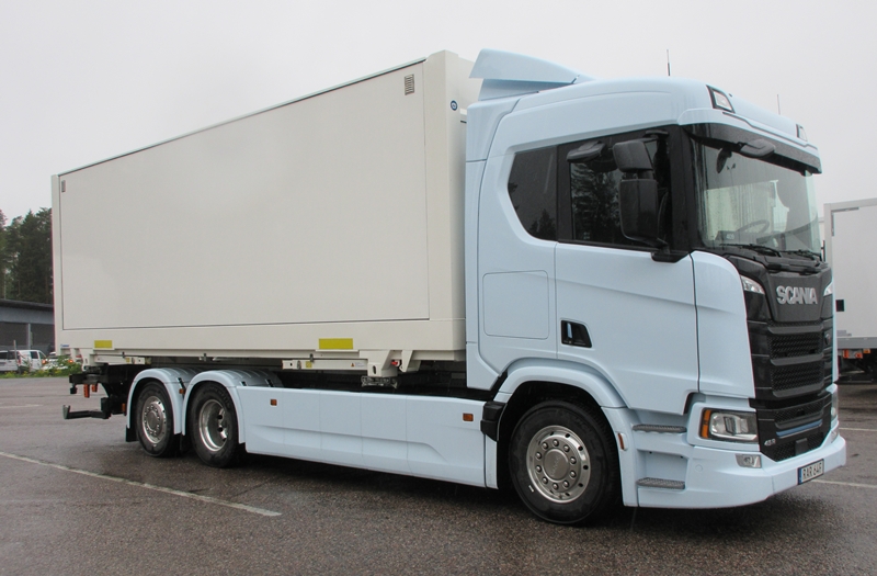 SKAL ry_Kuljetusyrittaja 4_2025_Koe-ajossa- Sahkorekat_Scania Electric