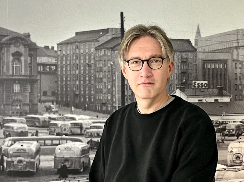 SKAL ry_Kuljetusyrittäjä 4_2025_Linja-autoalalla kansainvälsyys on arkipäivää_toimitusjohtaja Mika Mäkilä